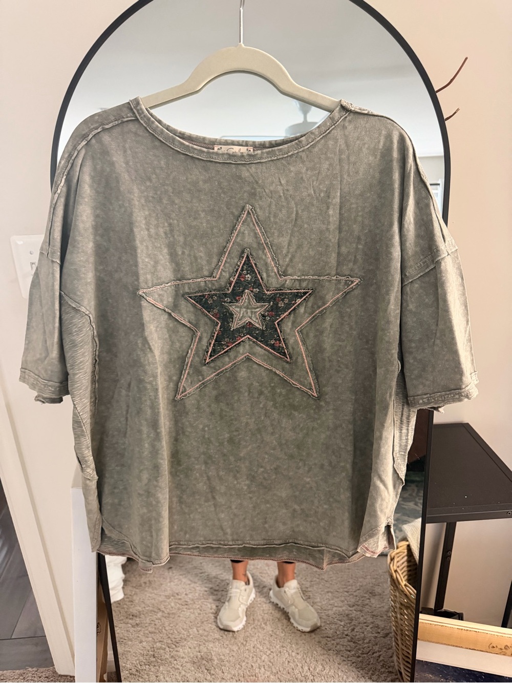POL Washed Gray Star Graphic Short Sleeve Tee - Picture 2 of 8